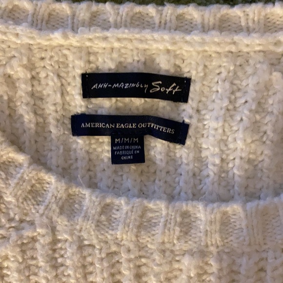 AMERICAN EAGLE OUTFITTERS- Sweater - Picture 2 of 4